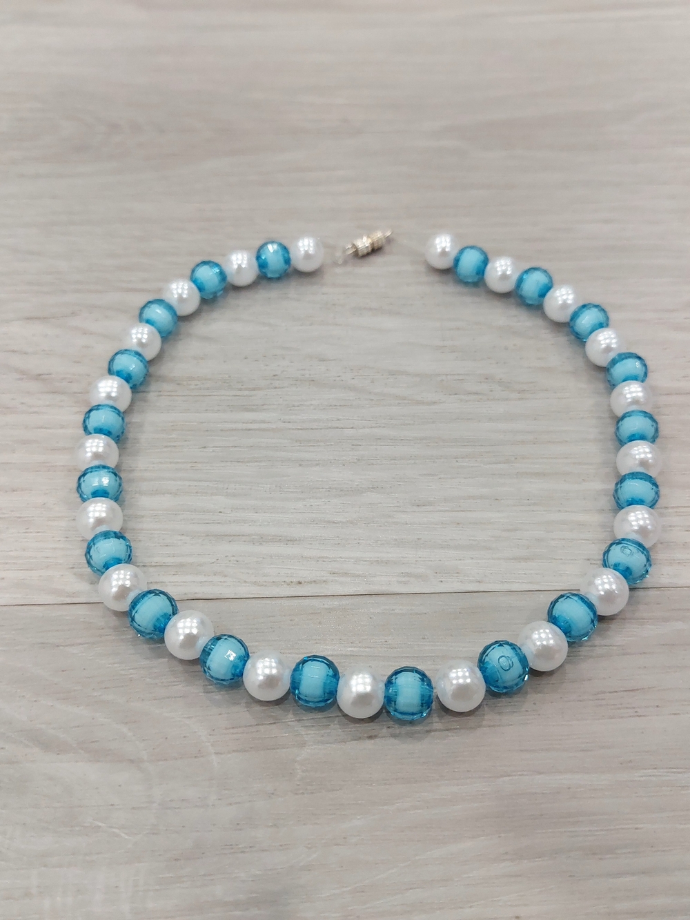 Elegante Blue and White Beaded Necklaces
